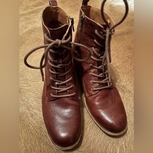 Quality leather boots size 7! Brand is kork ease